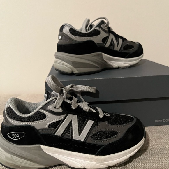 New Balance Kids' Sneakers in Black and Gray - Picture 1 of 6